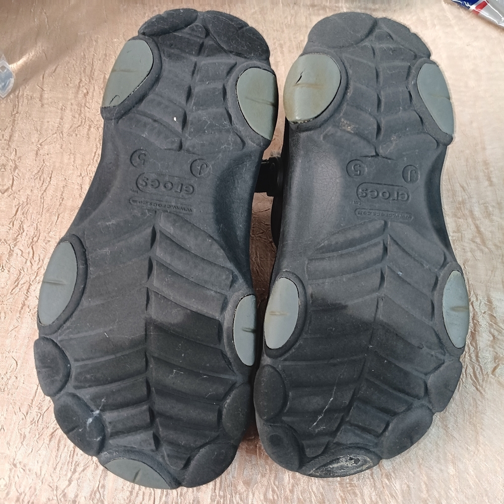 CROCS Men's Black Sandals - Picture 4 of 10